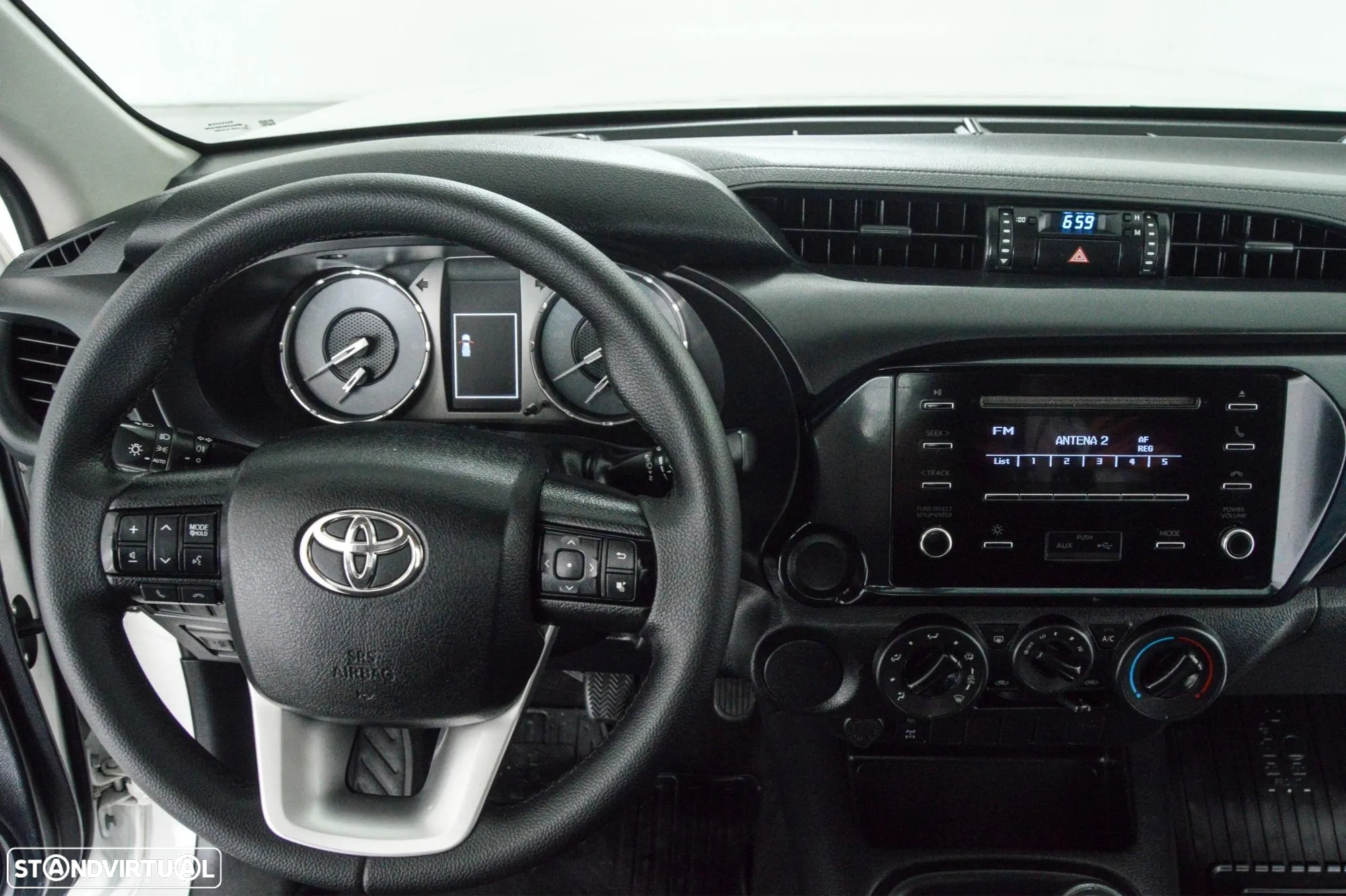 Toyota Hilux 2.4 D-4D 4X2 Cabine Simples 2L - 6