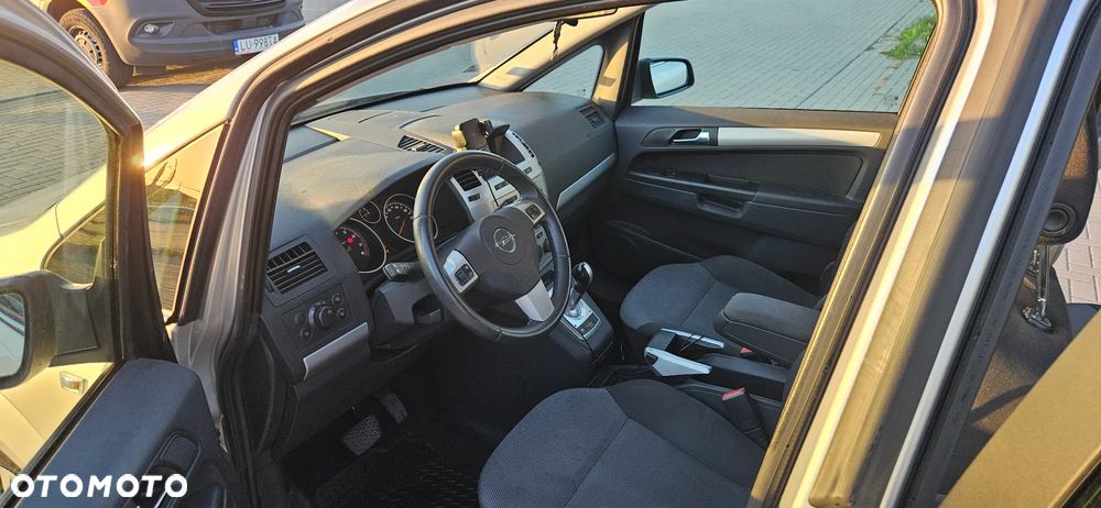 Opel Zafira - 10