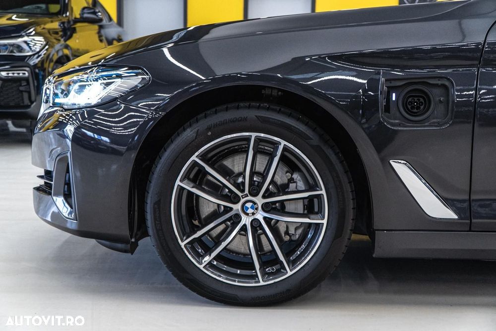BMW Seria 5 530e Aut. Luxury Line - 40