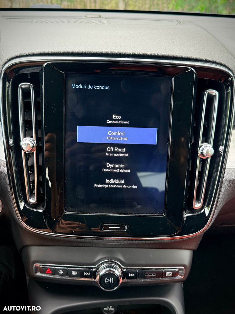 Volvo XC 40 T5 AWD Geartronic Momentum Pro - 11