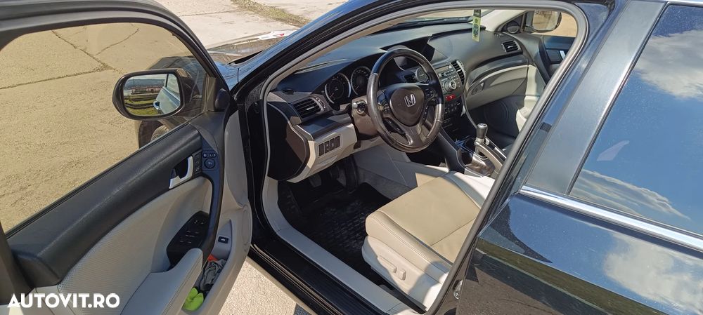 Honda Accord 2.0i MT Executive - 8