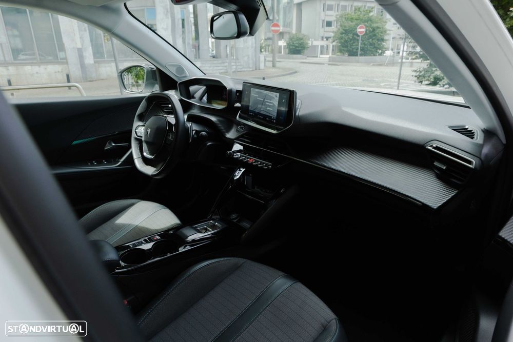 Peugeot 2008 1.2 PureTech Allure Pack EAT8 - 22