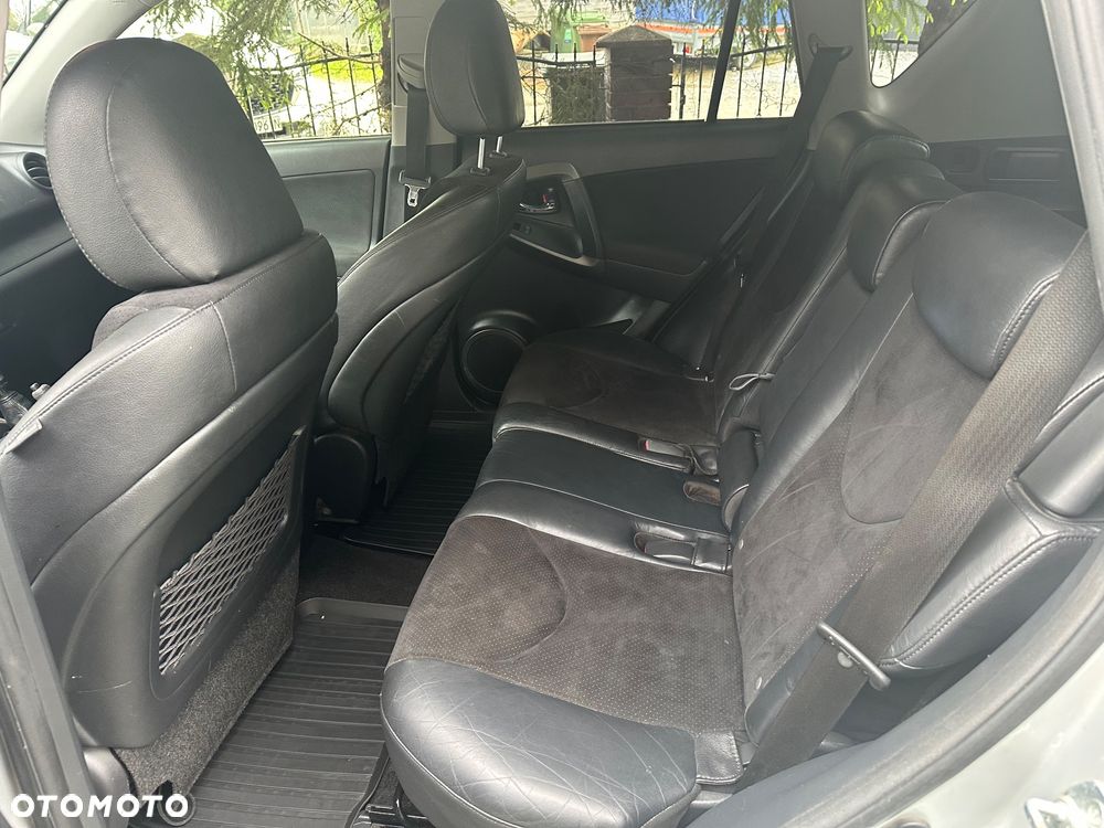 Toyota RAV4 2.0 VVT-i Premium - 11