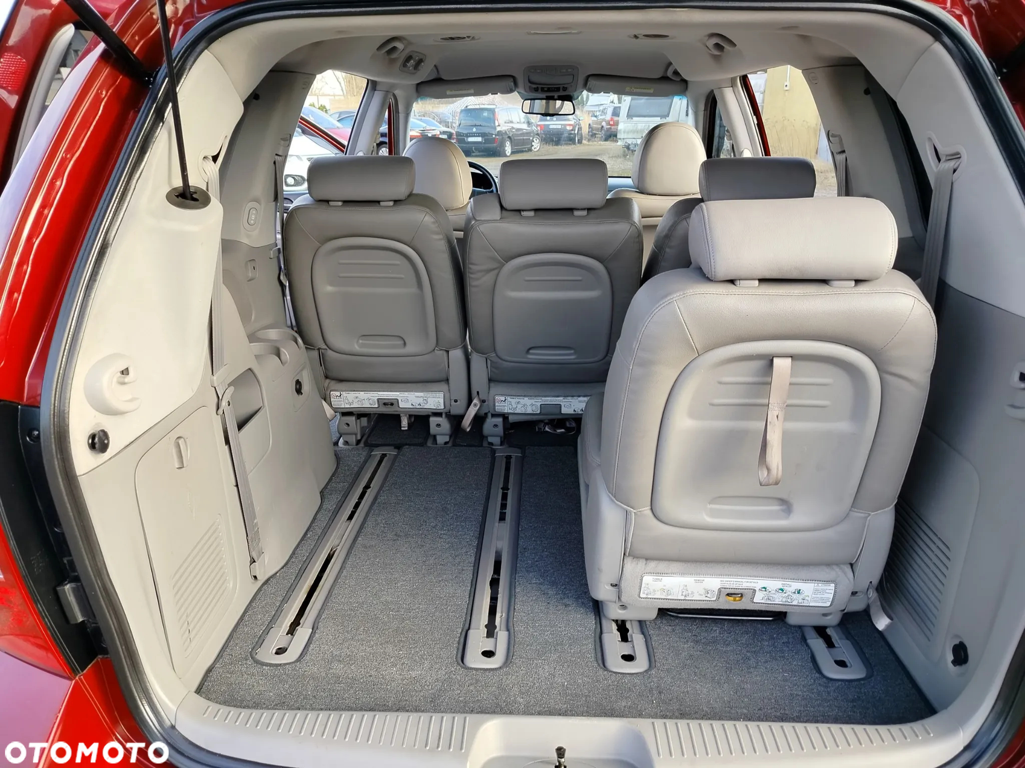 Kia Carnival - 28
