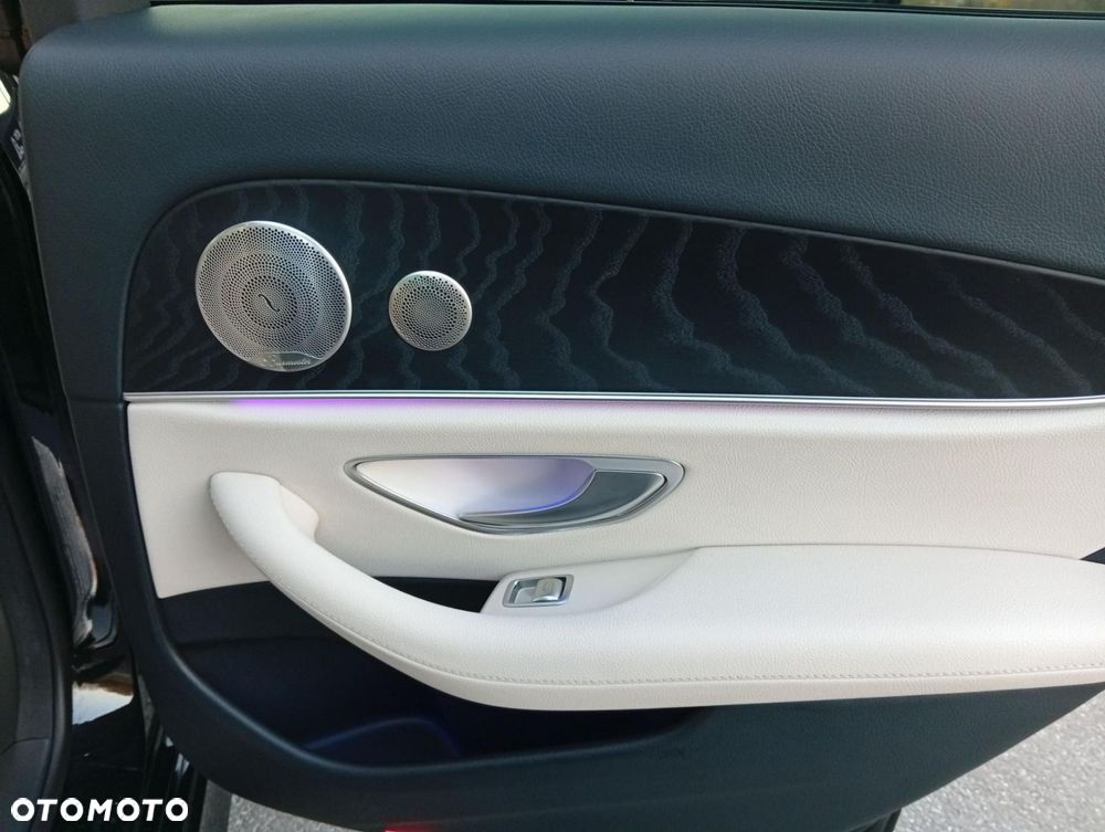 Mercedes-Benz Klasa E - 28