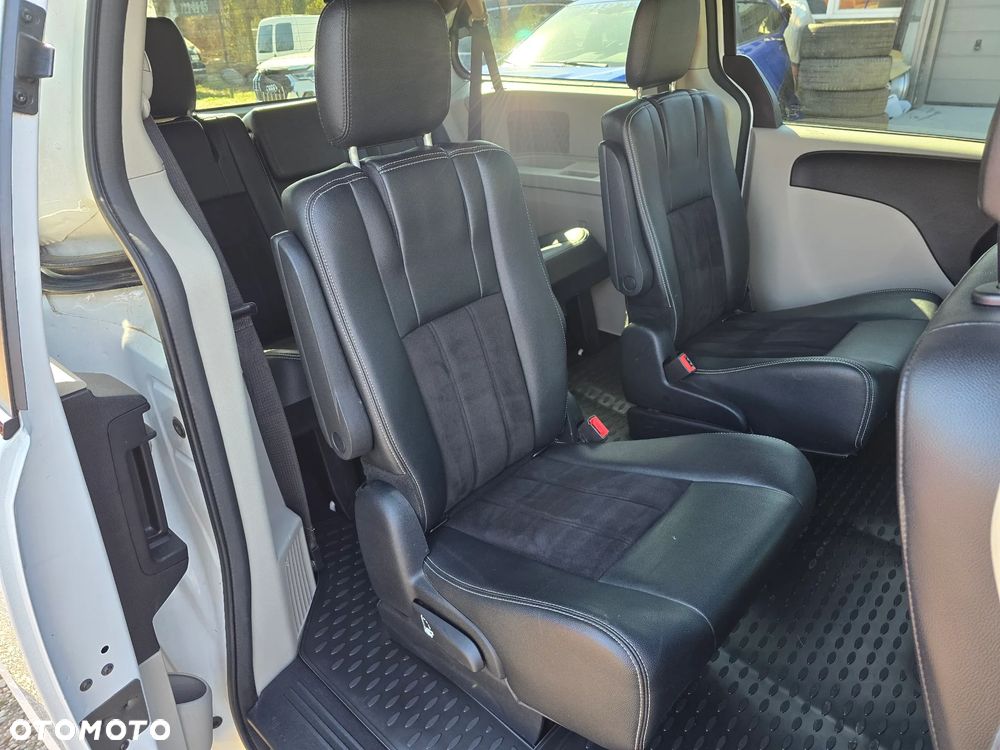 Dodge Grand Caravan - 37