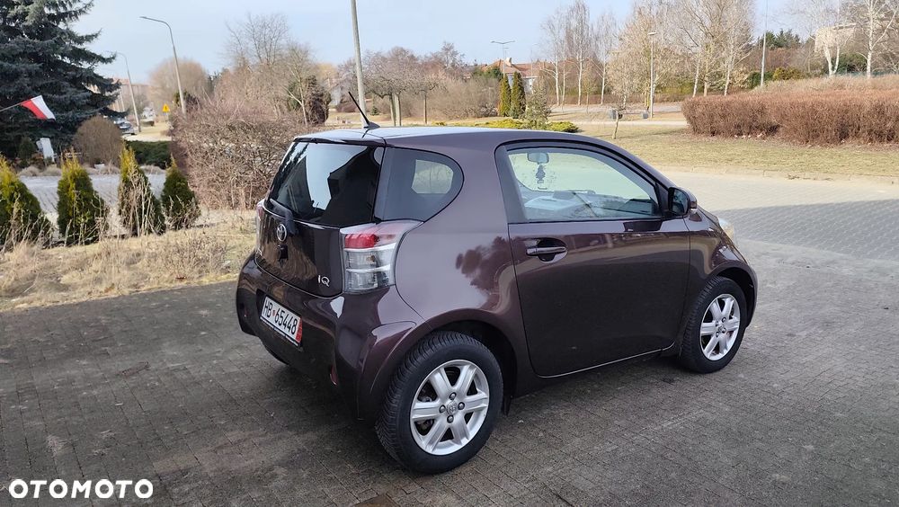 Toyota iQ - 13