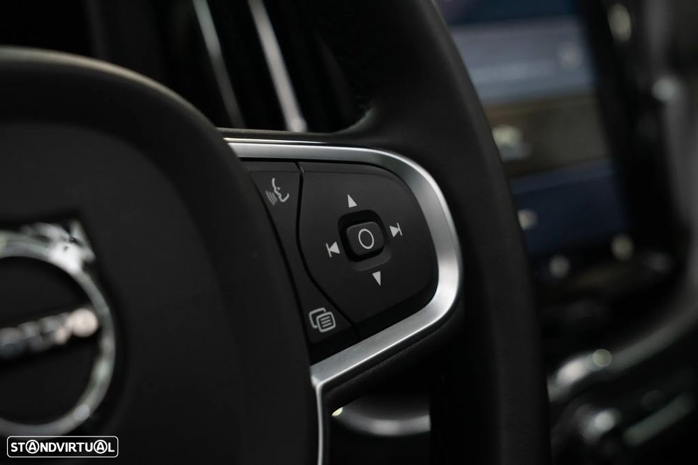 Volvo XC 60 2.0 T6 PHEV Core AWD - 12