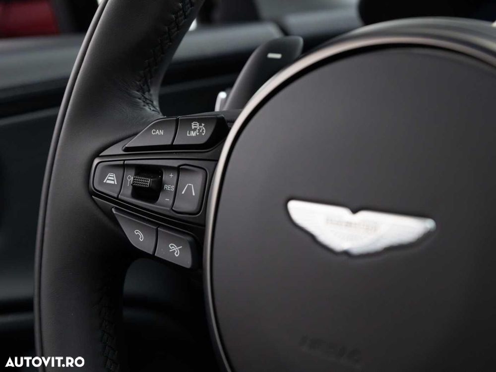 Aston Martin DBX - 12