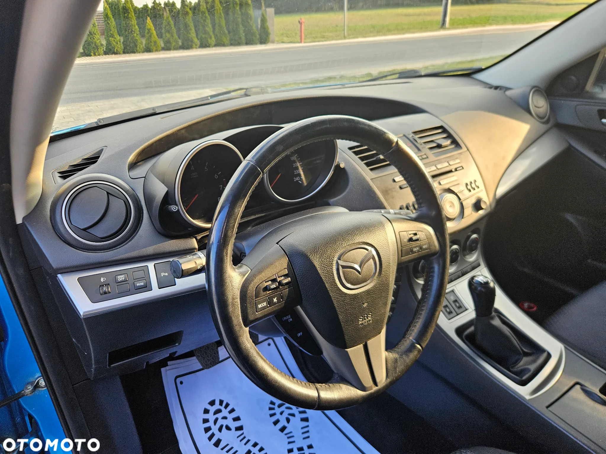 Mazda 3 1.6 Active + - 27