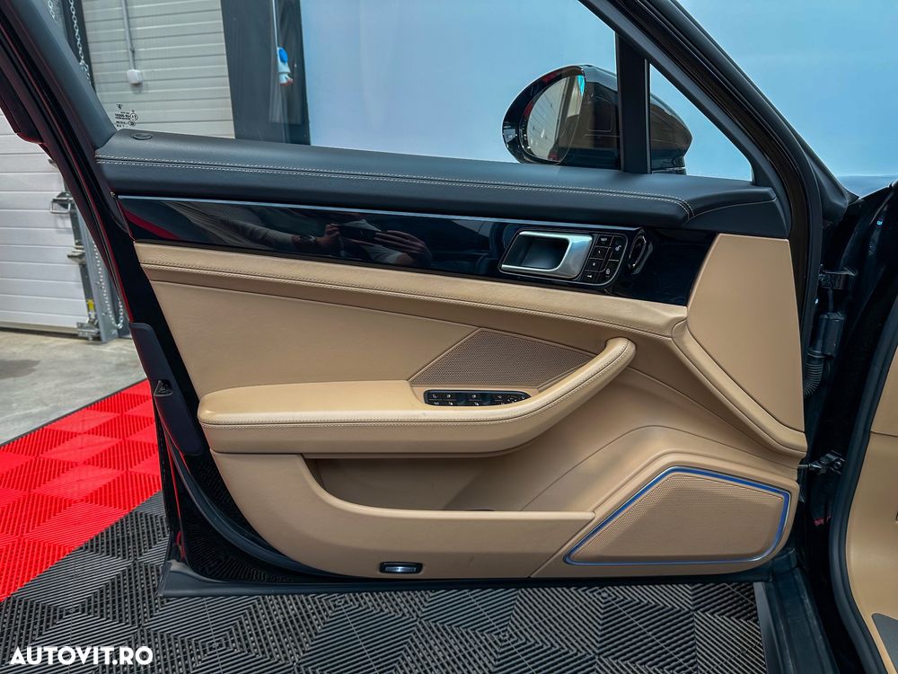 Porsche Panamera - 22