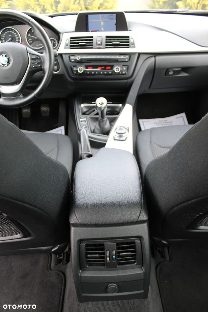 BMW Seria 3 320d DPF Edition Fleet Sport - 22