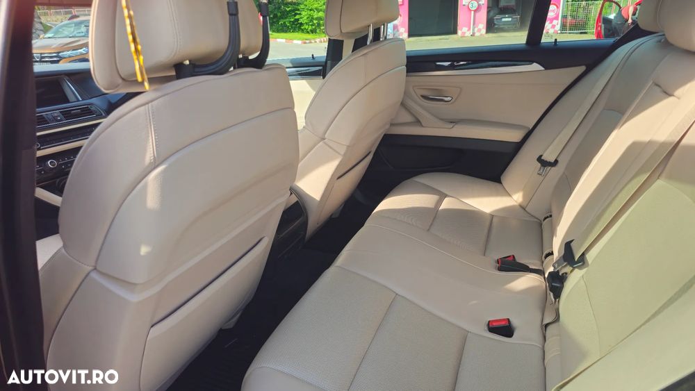 BMW Seria 5 530d xDrive - 14