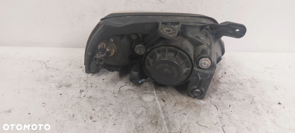 .  PRZOD PRZEDNIA LAMPA LEWA KIA RIO 1 - 3