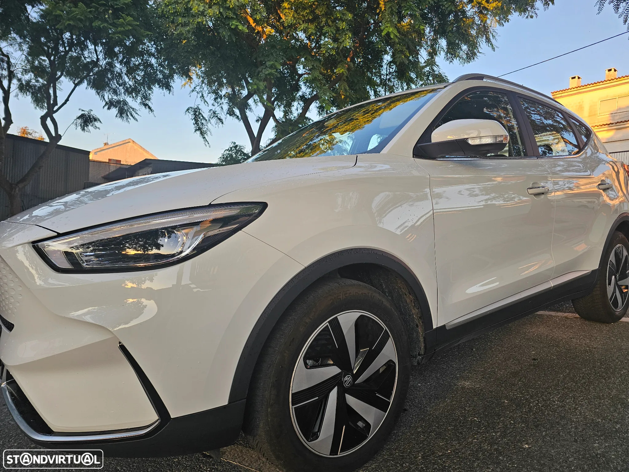 MG ZS EV 72.6 kWh Luxury OBC 11 kW - 9