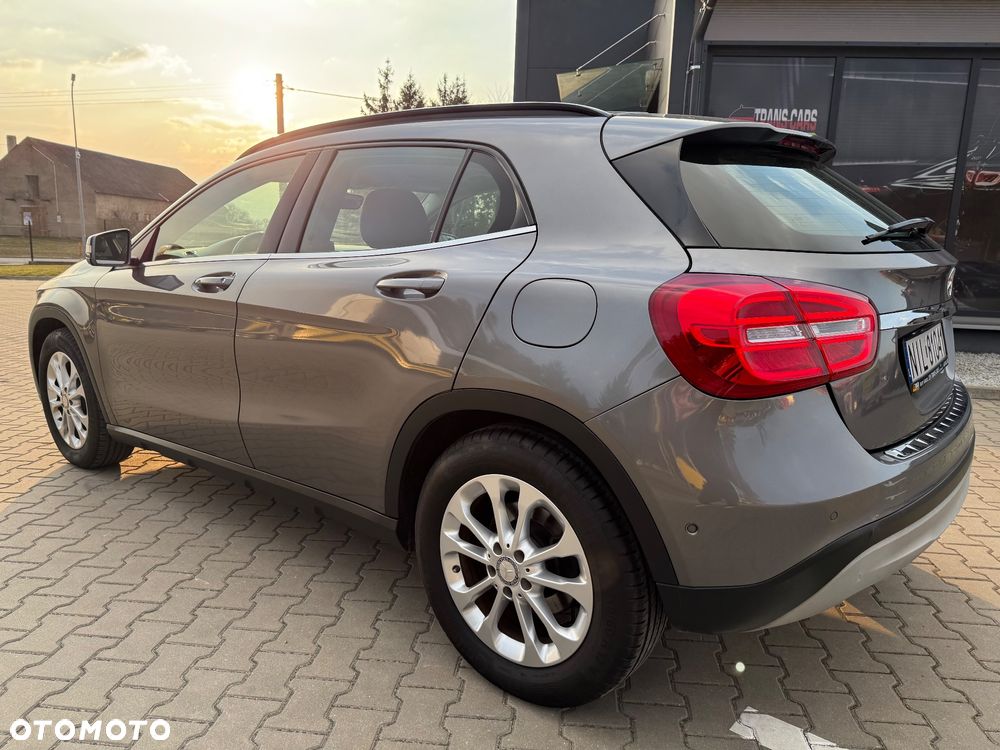 Mercedes-Benz GLA - 9