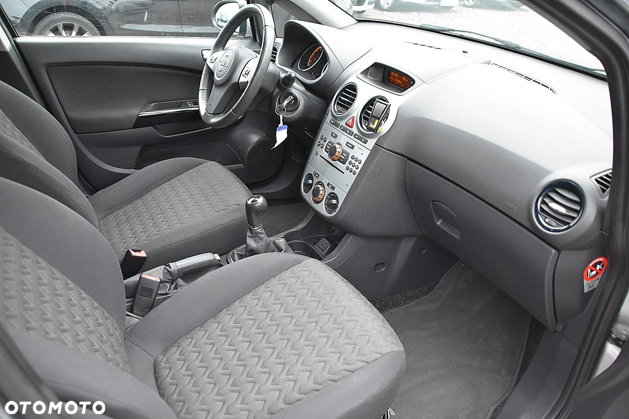Opel Corsa 1.2 16V Cosmo - 10