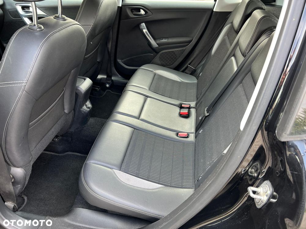 Peugeot 2008 1.6 e-HDi Allure S&S - 30