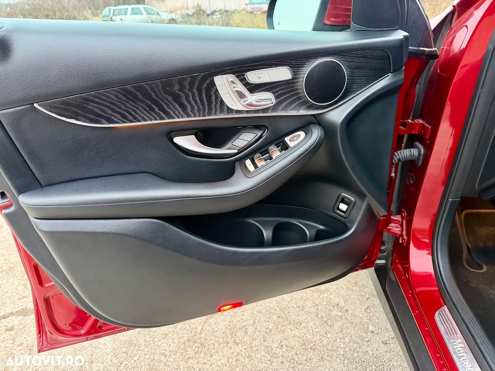 Mercedes-Benz GLC 300 4Matic 9G-TRONIC AMG Line - 25