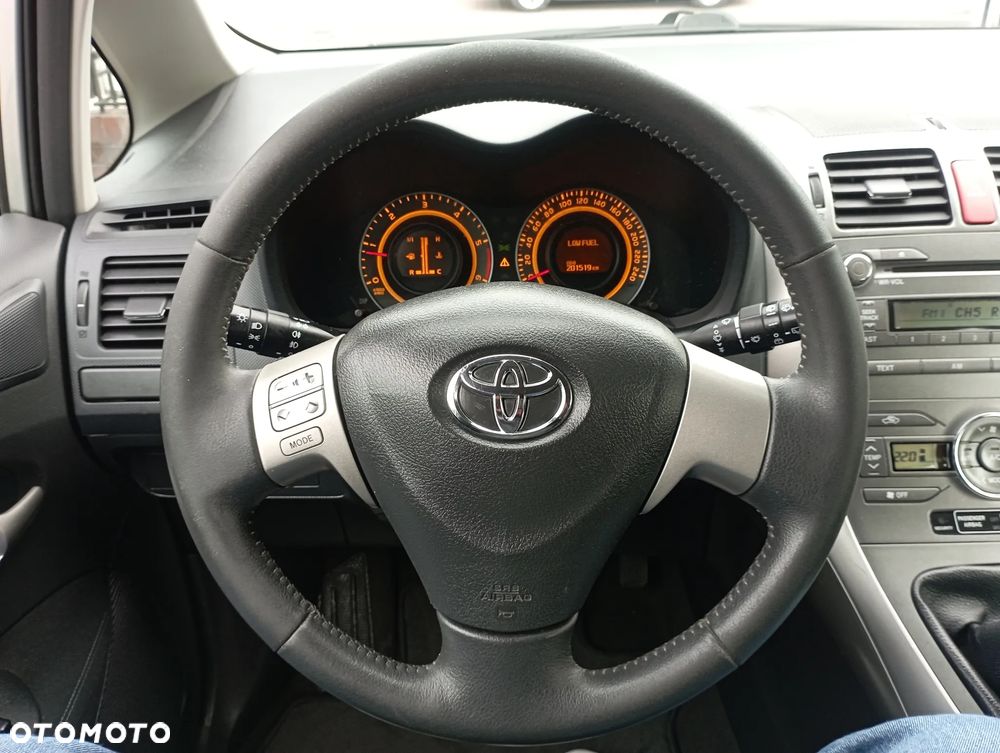 Toyota Auris 1.4 D-4D Luna - 12