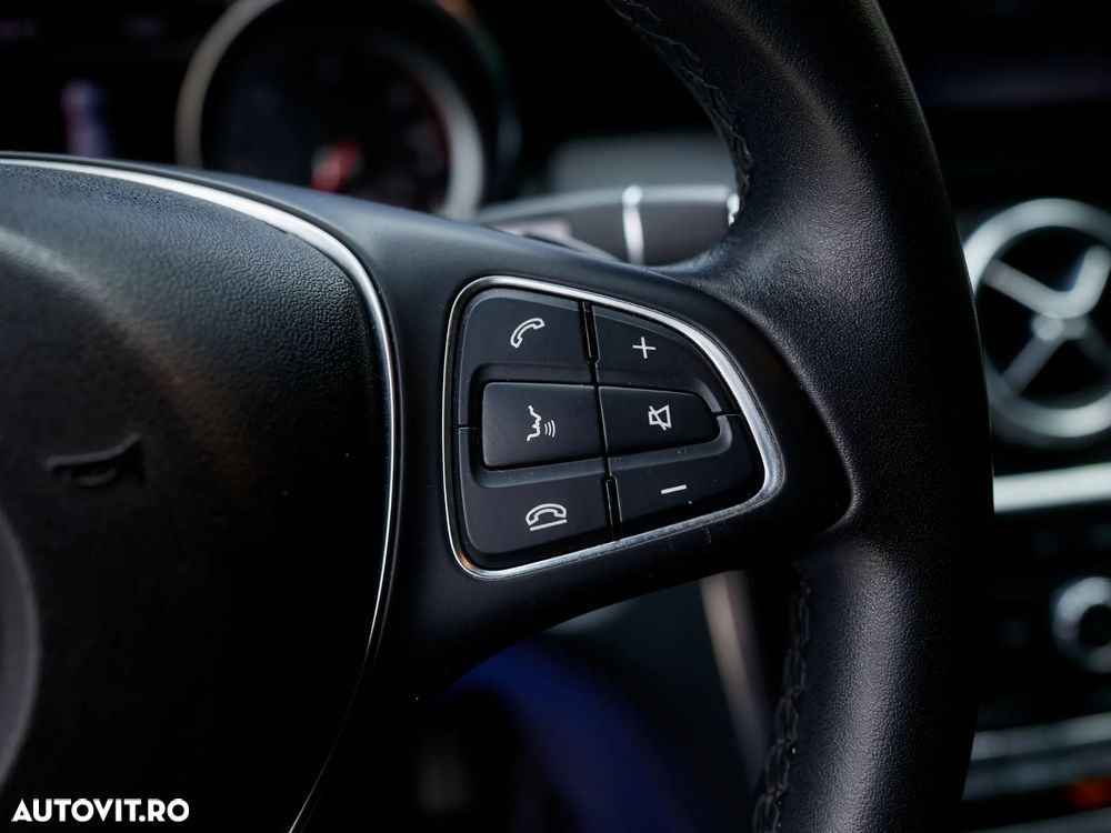 Mercedes-Benz GLA 180 d 7G-DCT Urban - 23