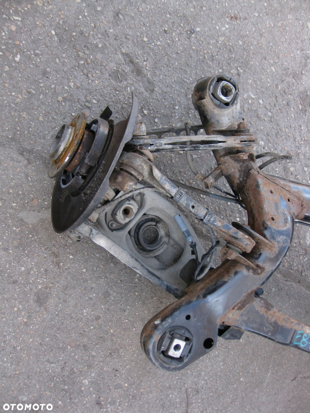 BMW E87 2.0D 08R BEKLA ZAWIESZENIA TYŁ - 3
