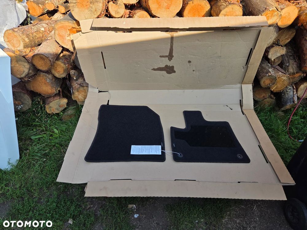 dywaniki welurowe przód przednie Opel Combo E 1635176680 95599966 - 1