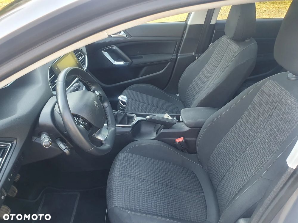 Peugeot 308 1.6 BlueHDi Allure S&S - 16