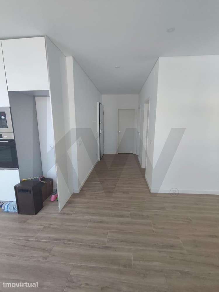 APARTAMENTO T2 TOTALMENTE REMODELADO COM LOGRADOURO – CRUZ DE PAU - Grande imagem: 2/14
