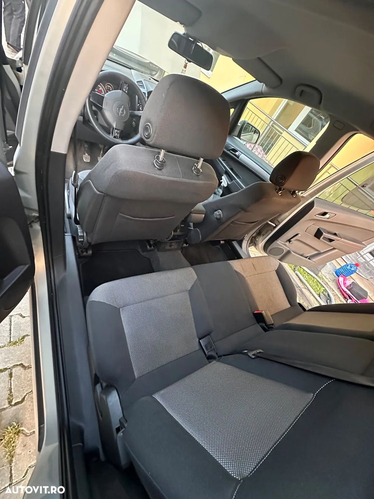 Opel Zafira 2010 photo 4