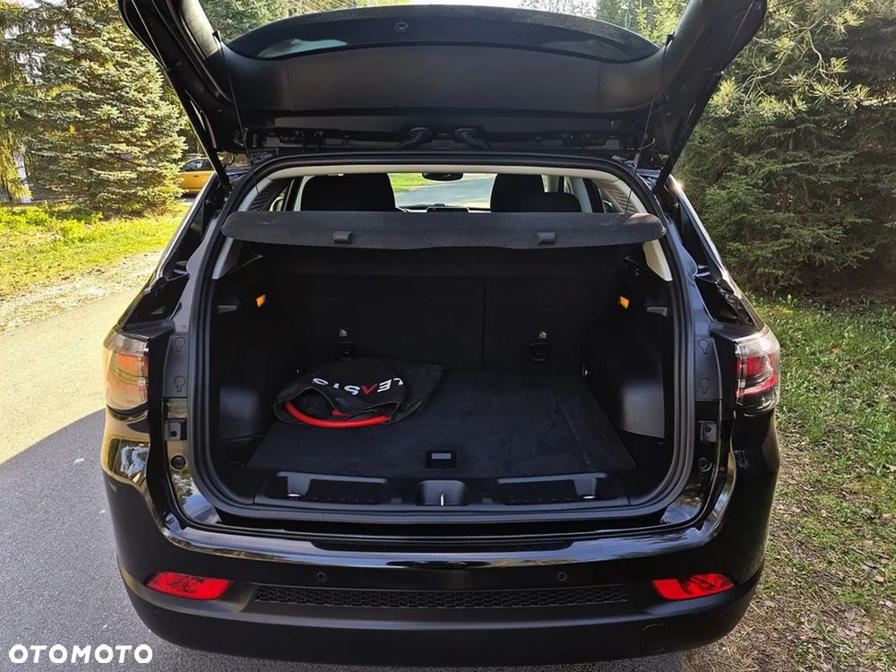 Jeep Compass - 32