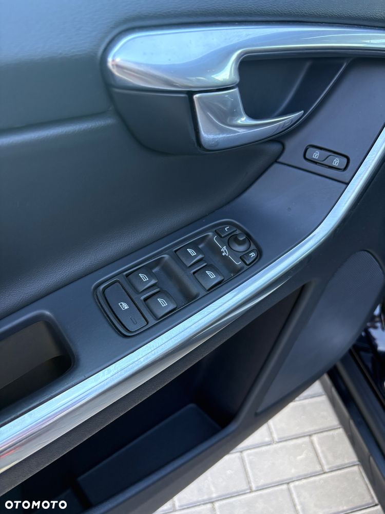 Volvo XC 60 D4 Drive-E R-Design Momentum - 24
