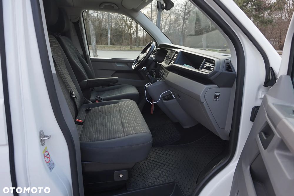 Volkswagen Caravelle - 25