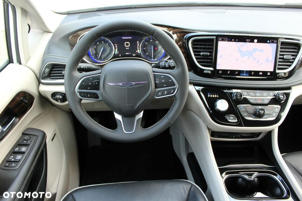 Chrysler Pacifica - 11