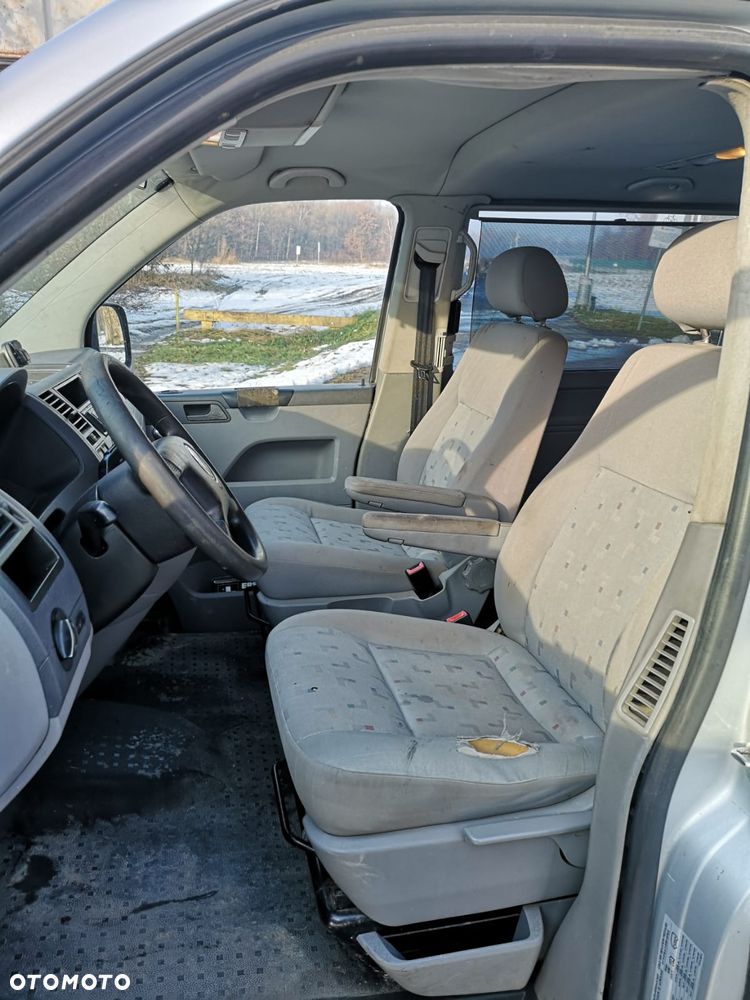 Volkswagen Caravelle - 12