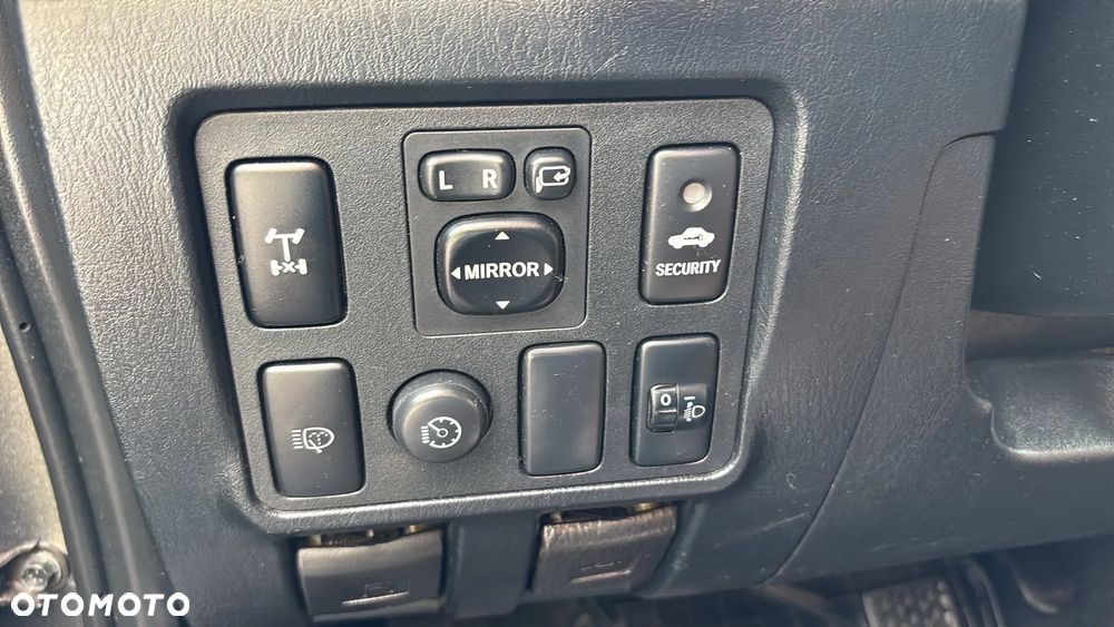 Toyota Hilux 4x4 Double Cab Life - 12