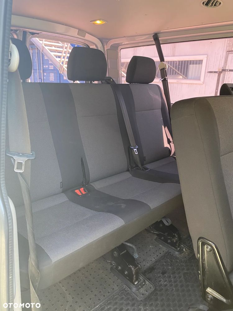 Volkswagen Transporter Kombi L2H1 - 11
