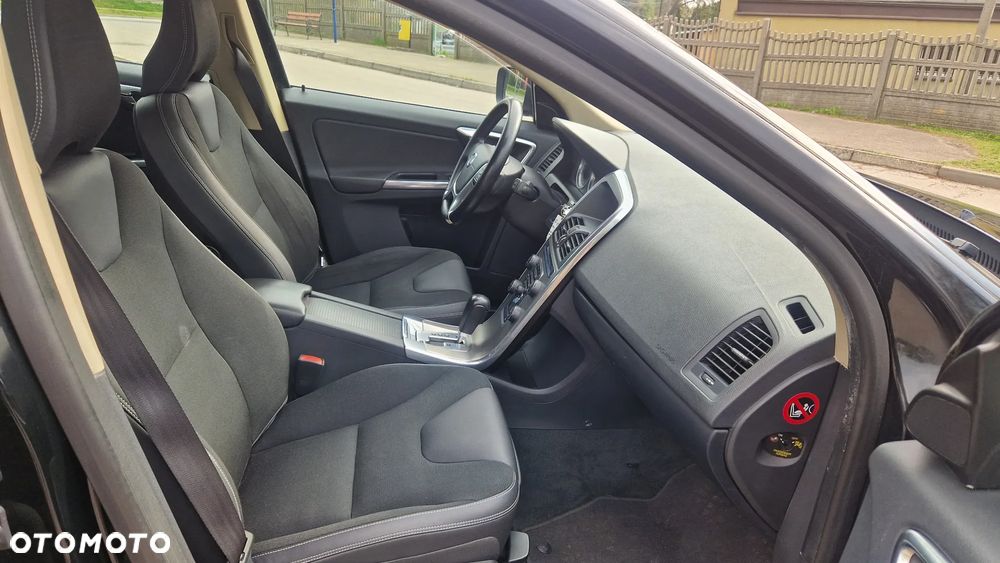 Volvo XC 60 D3 Momentum - 12