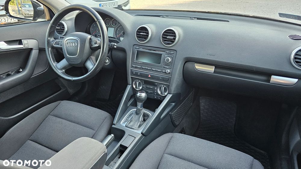 Audi A3 Sportback 1.6 TDI DPF Ambiente S tronic - 17