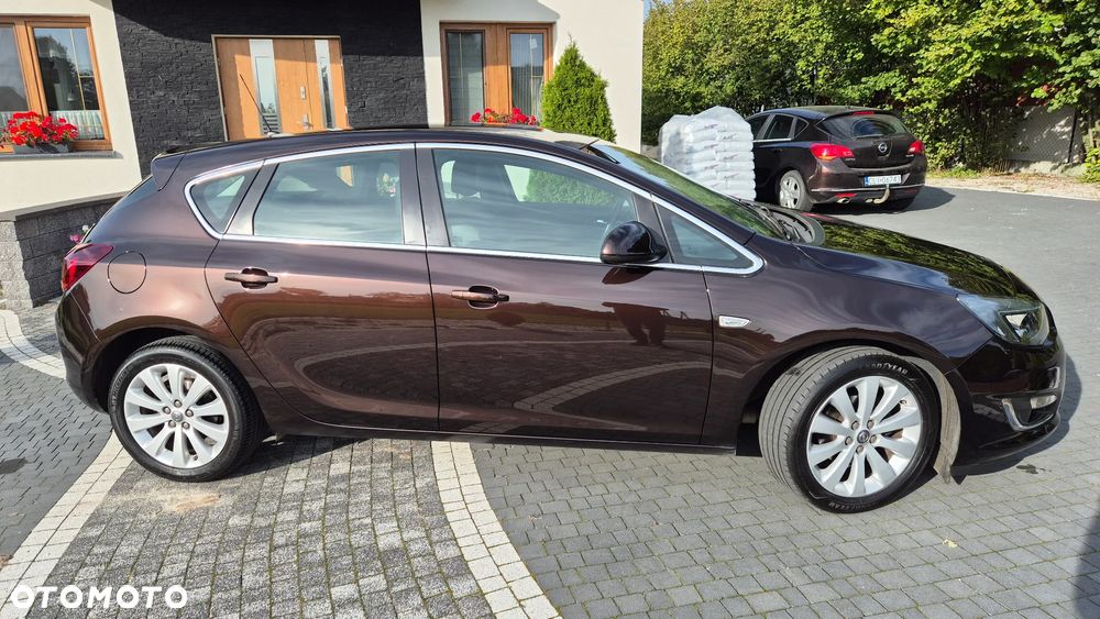 Opel Astra IV 1.4 T Cosmo - 17