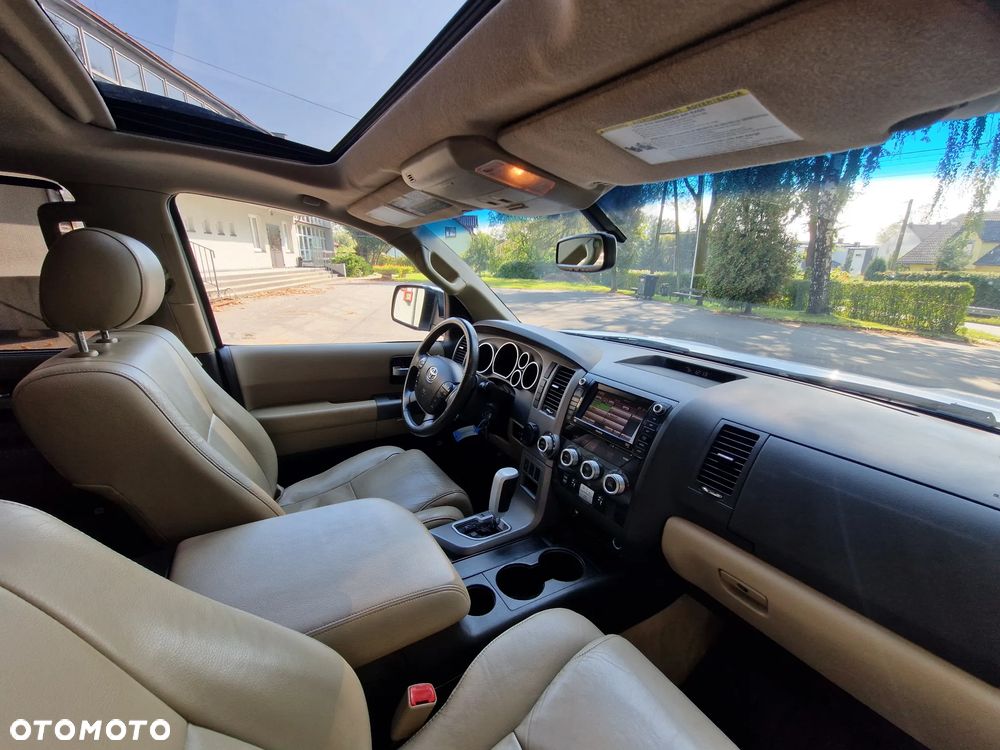 Toyota Sequoia - 10