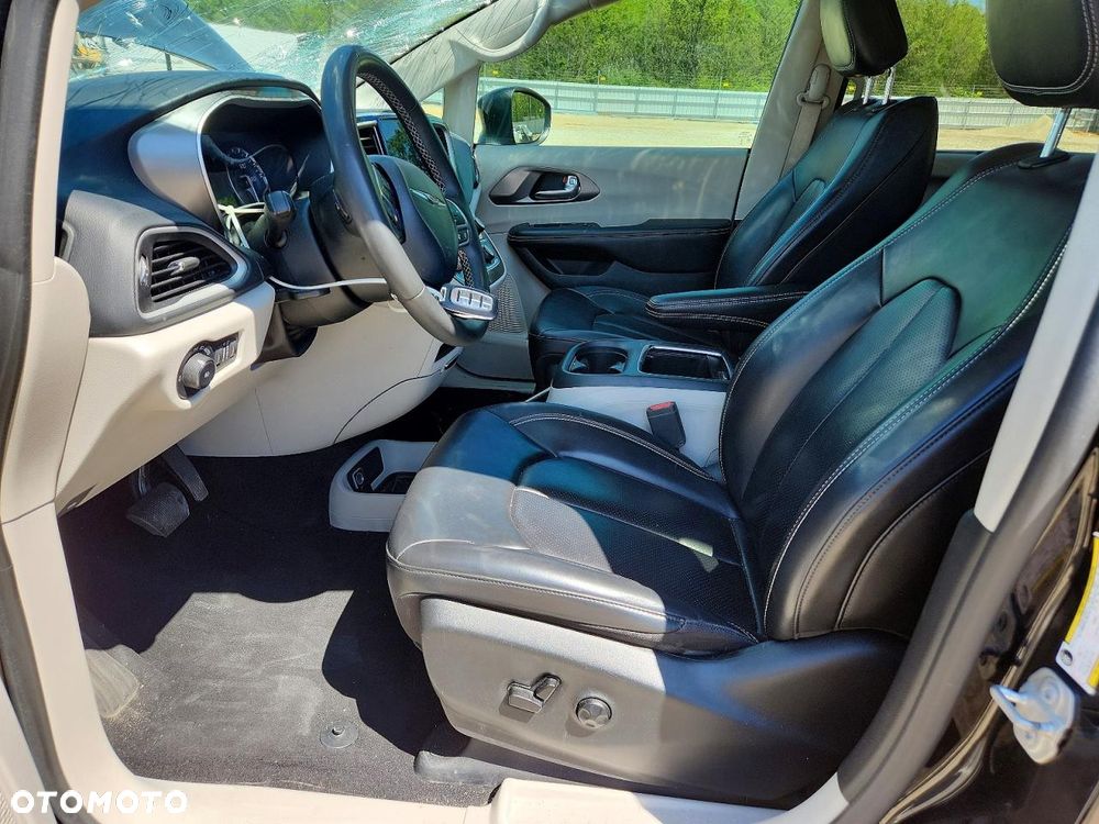 Chrysler Pacifica - 8