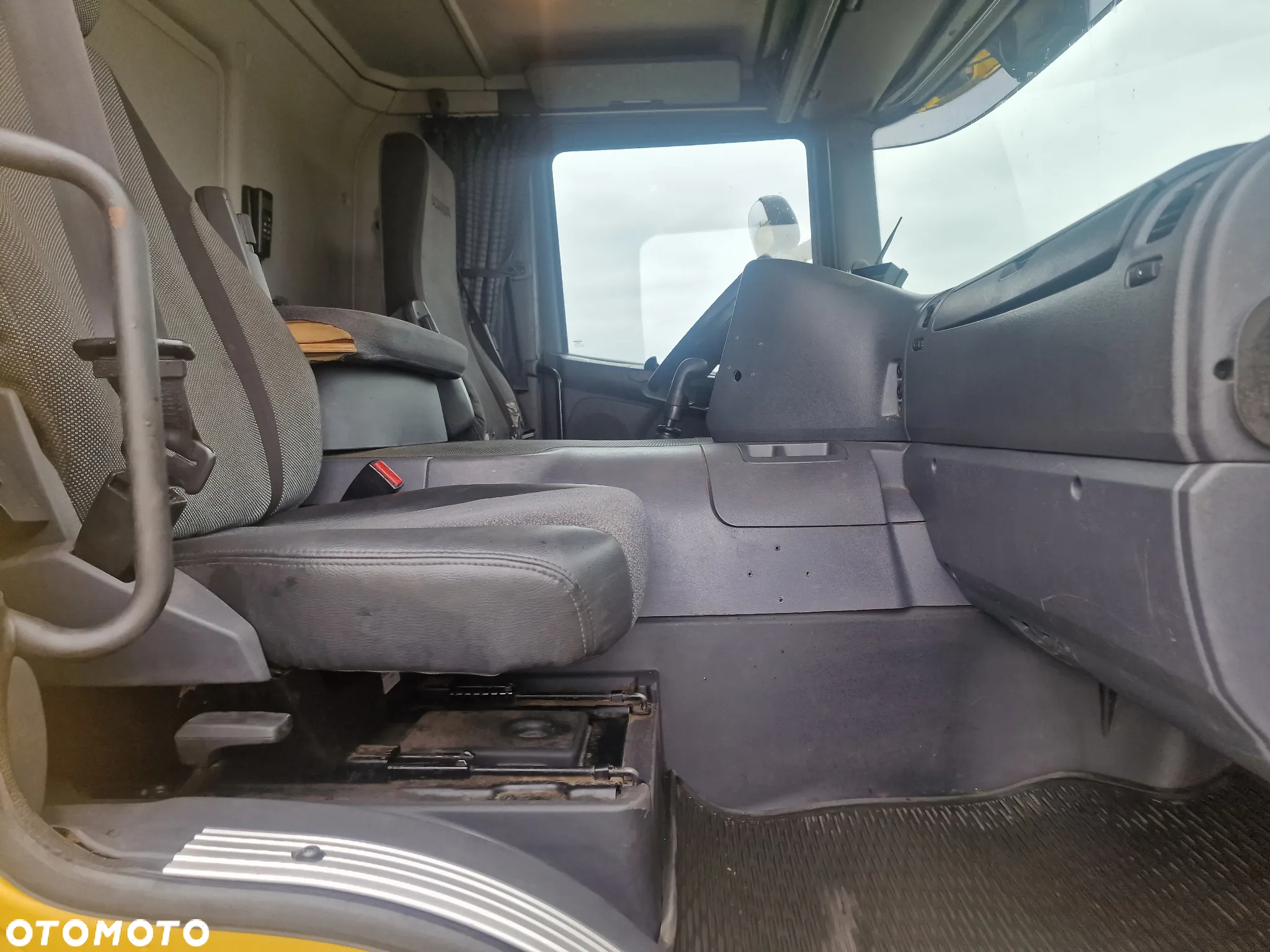Scania P 340 ; 4X2 ; - 12