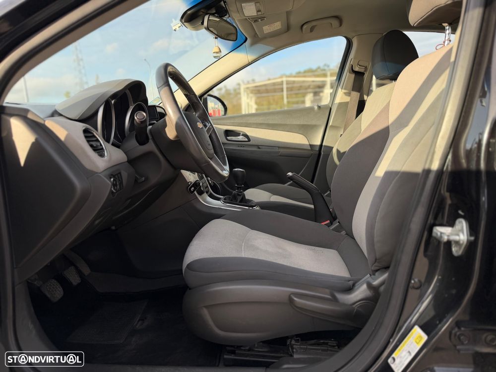 Chevrolet Cruze 1.6 LS - 13