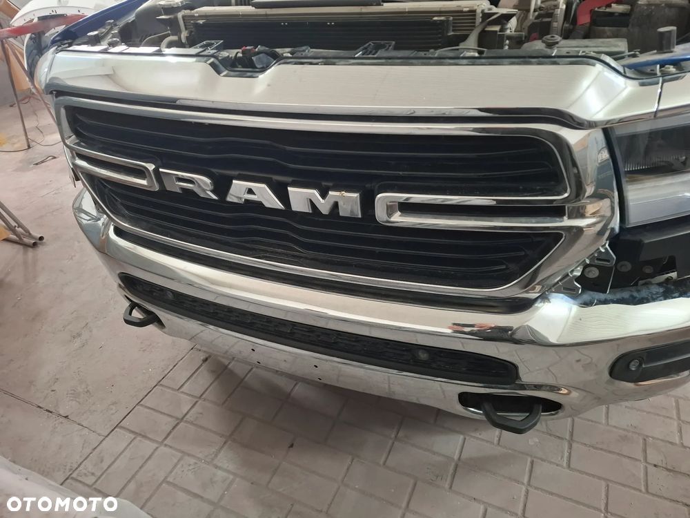 Zderzak dodge ram