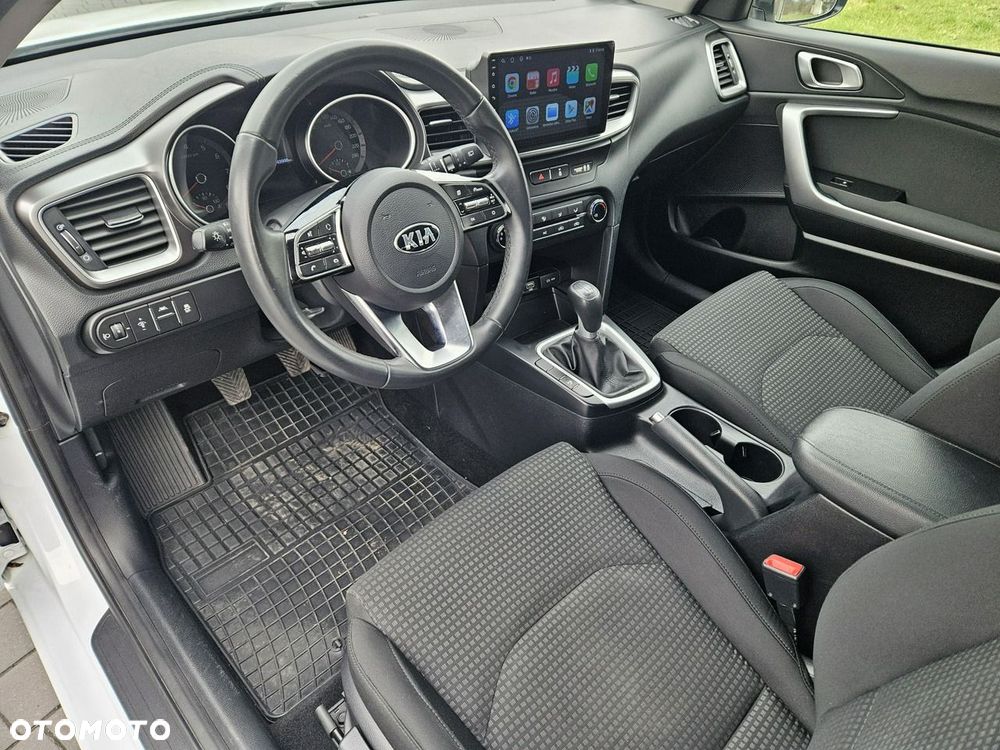 Kia Ceed - 11