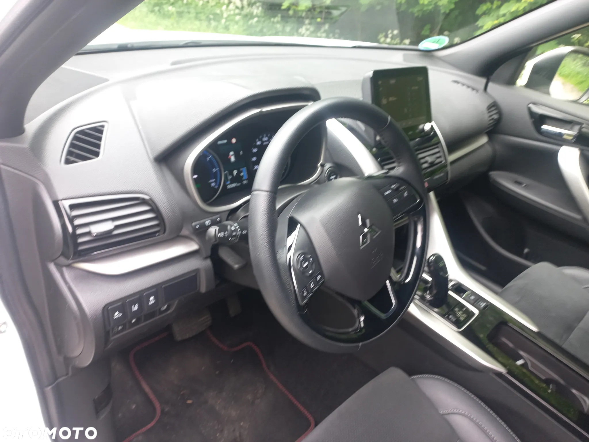 Mitsubishi Eclipse Cross Plug-In Hybrid 4WD Basis - 13