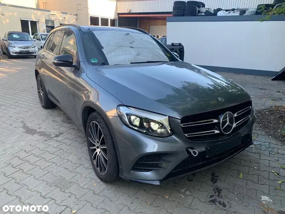 Mercedes-Benz GLC 250 4Matic 9G-TRONIC AMG Line - 2