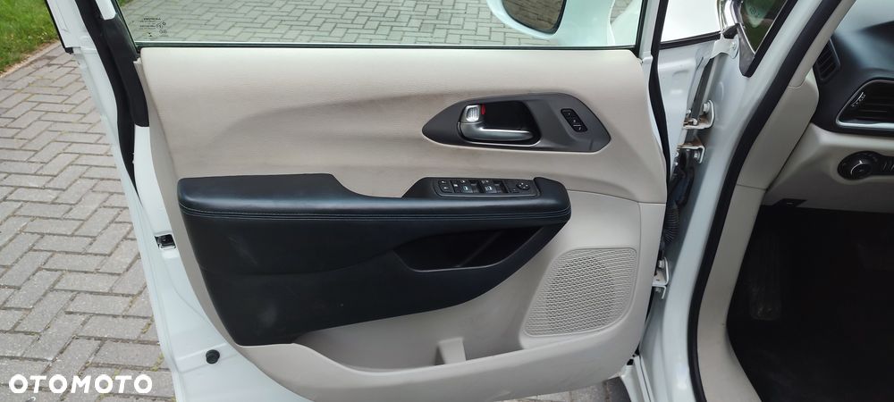 Chrysler Pacifica - 13