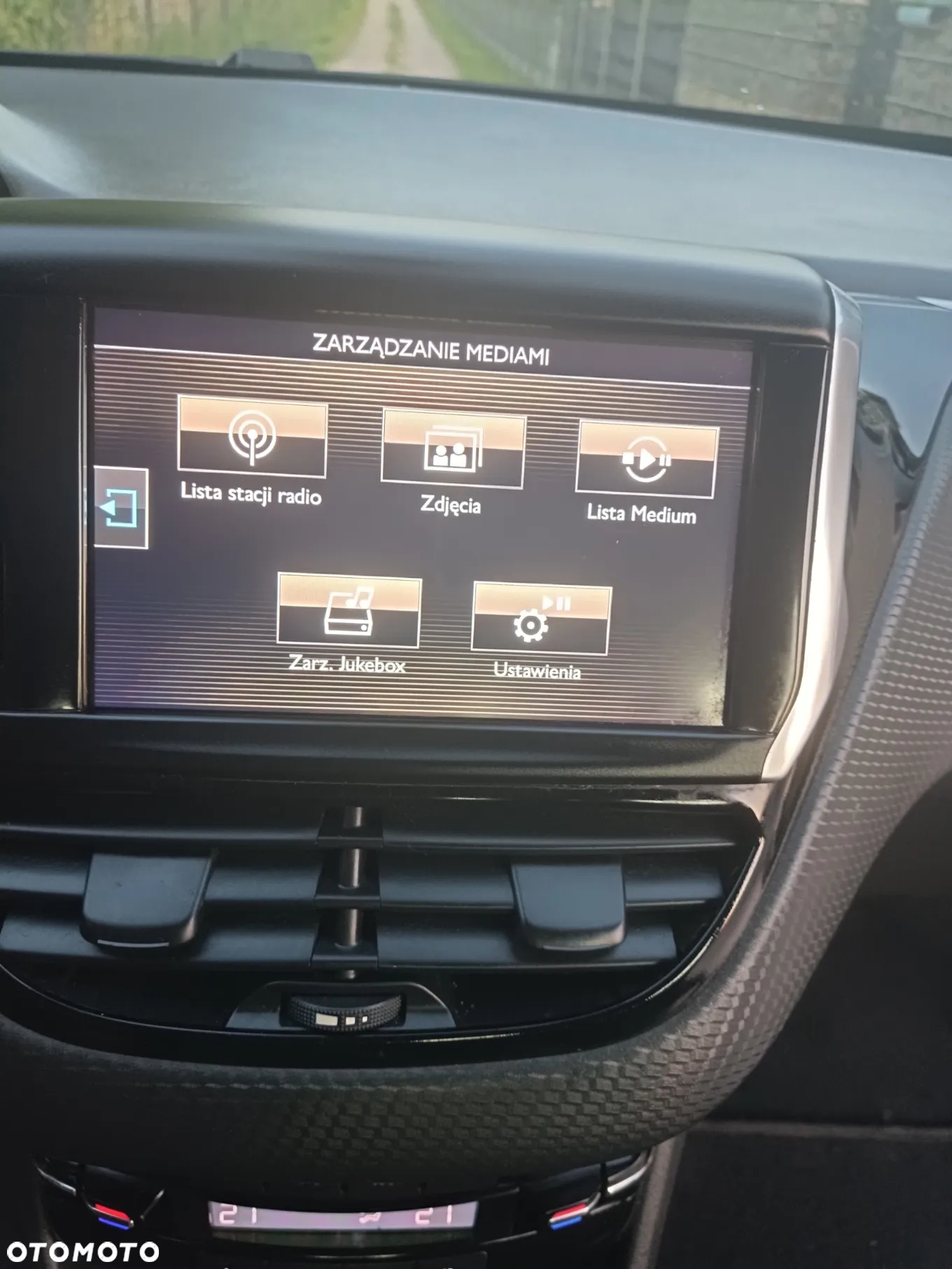 Peugeot 2008 BlueHDi 100 STOP & START Allure - 24